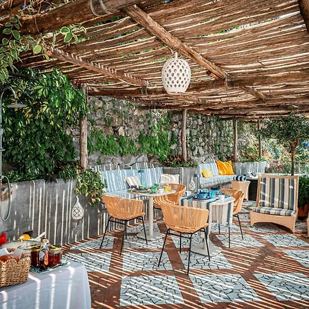 Breathtaking With Sea View In The Heart Of Positano